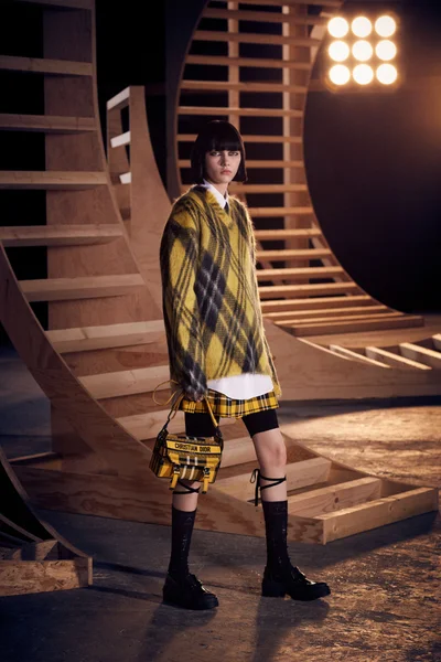 Look 3